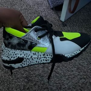 these steven madden shoes are in fairly good condition and only worn once.